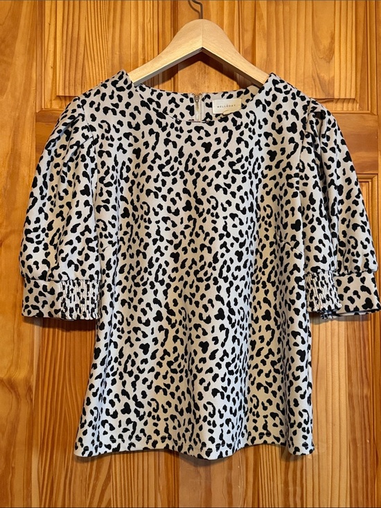 MELLODAY Tops - MELLODAY Black and White Leopard Puff Sleeve Blouse